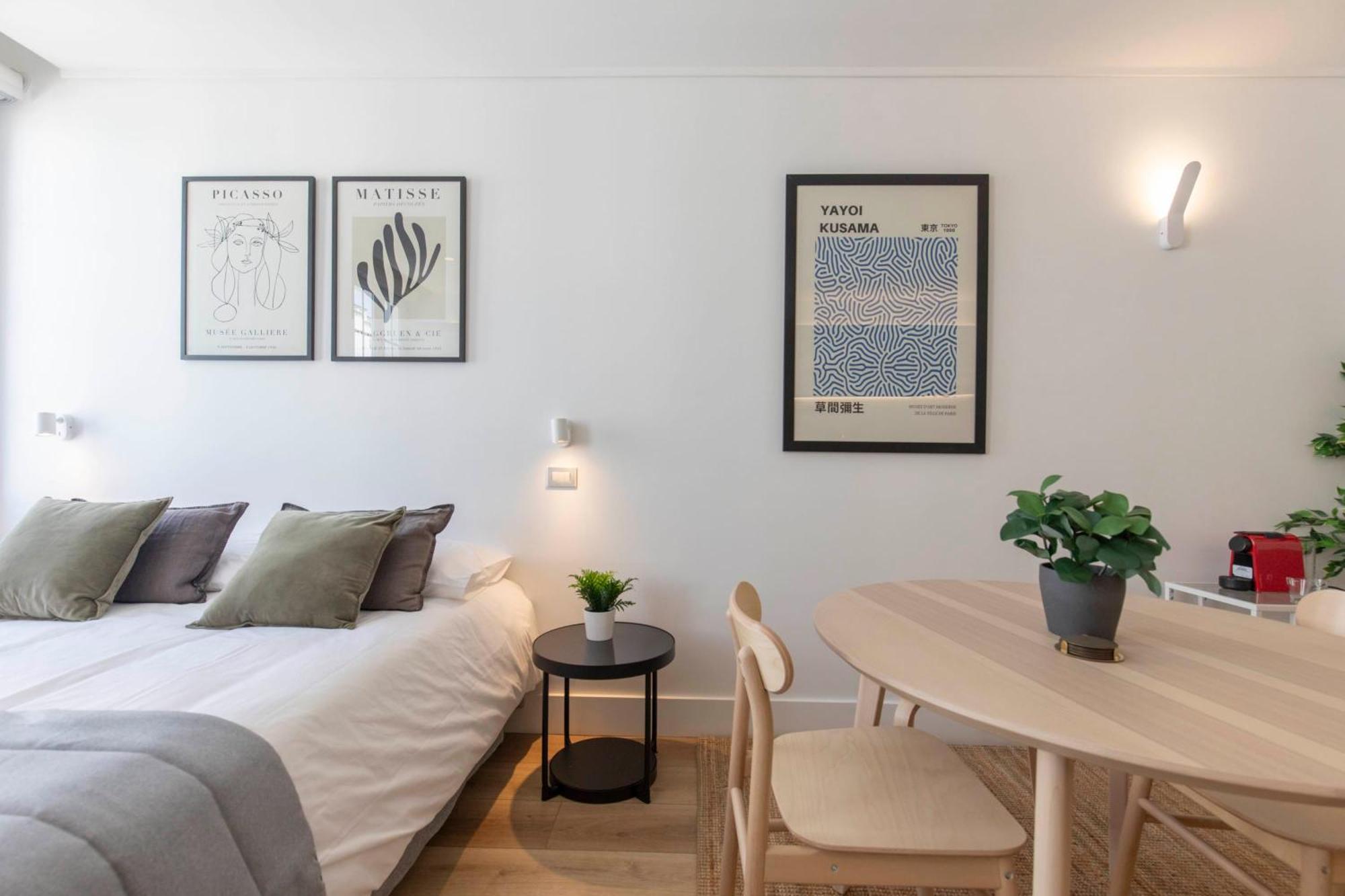 Hom I Moderno Estudio Junto Al Metro Republica Santiago del Cile